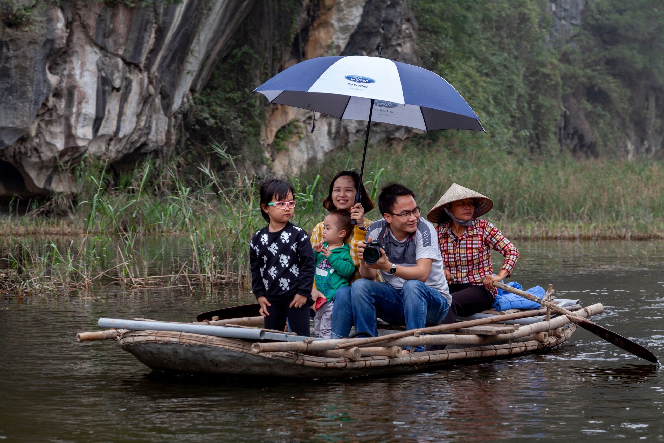 Tour Gia Đình Ninh Bình – Tràng An + Hang Múa Trẻ Em Thích
